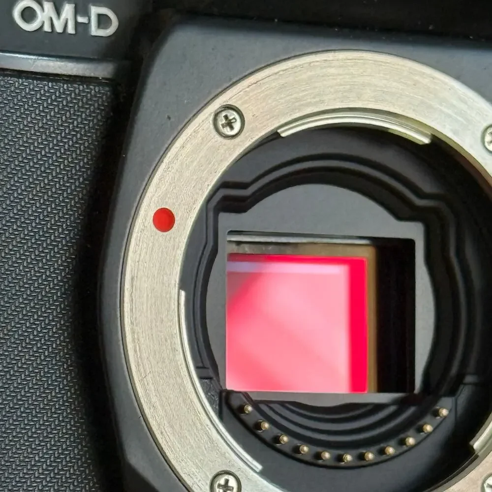 OLYMPUS OM-D E-M5 16MP DIGITAL CAMERA BODY FLASH BATTERIES CHARGER OG BOX